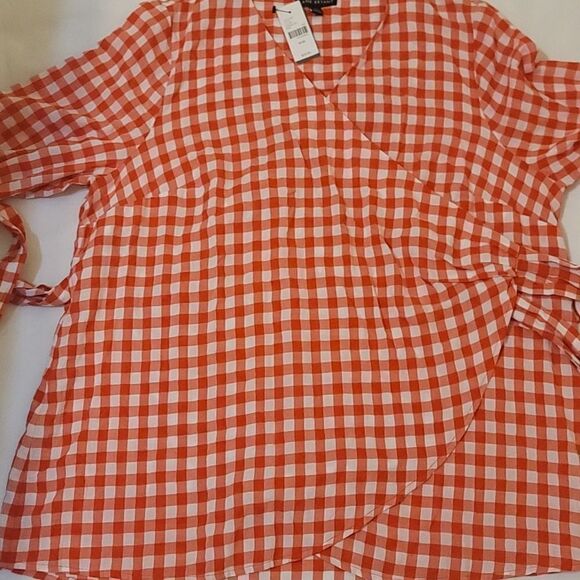 - Lane Bryant Checkered Wrap Top size 14/16 - Picture 2 of 7